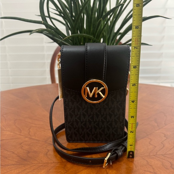 Micheal Kors crossbody - Picture 4 of 6